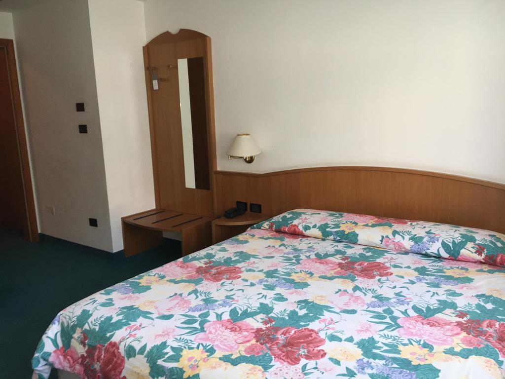 Hotel Garni Enrosadira Vigo di Fassa Zewnętrze zdjęcie